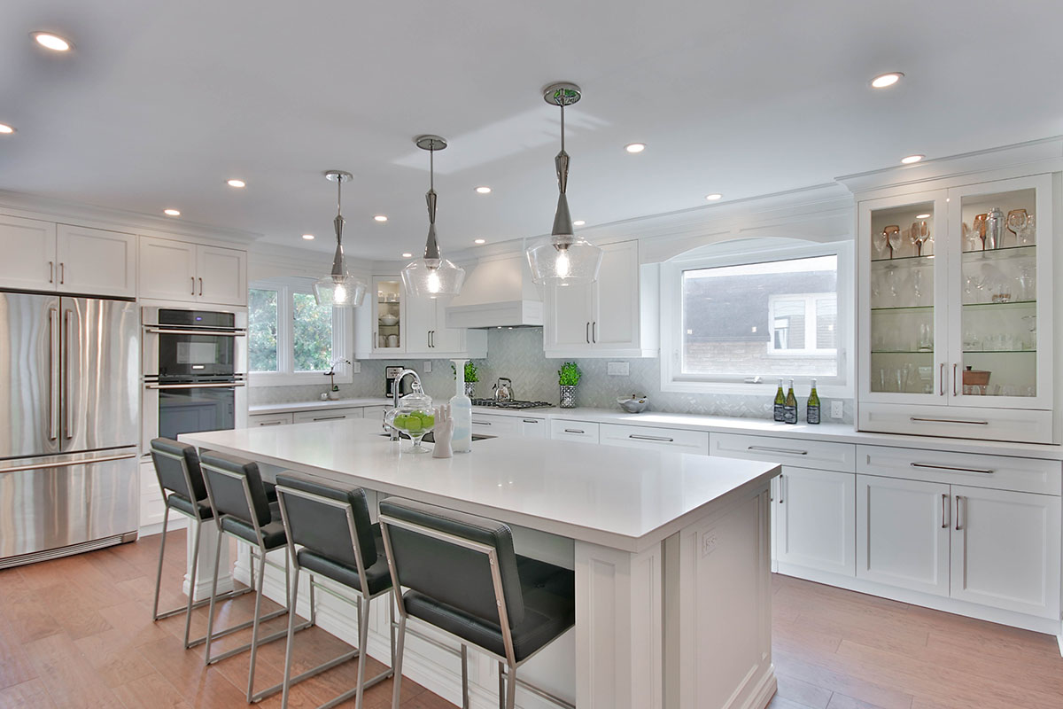 Luxurious Shaker style kitchen by Renovahouse in Chatswood Sydney NSW